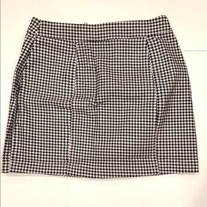 Forever 21 Classic Black and White Houndstooth Mini Skirt size small